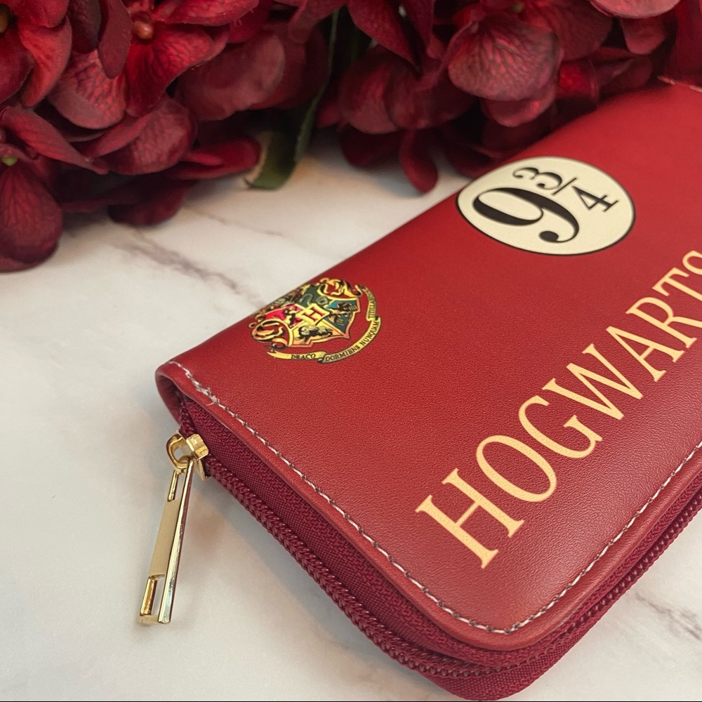 Harry Potter Hogwarts Express Platform 9 and 3/4 Clutch Wallet - Picture 11 of 12